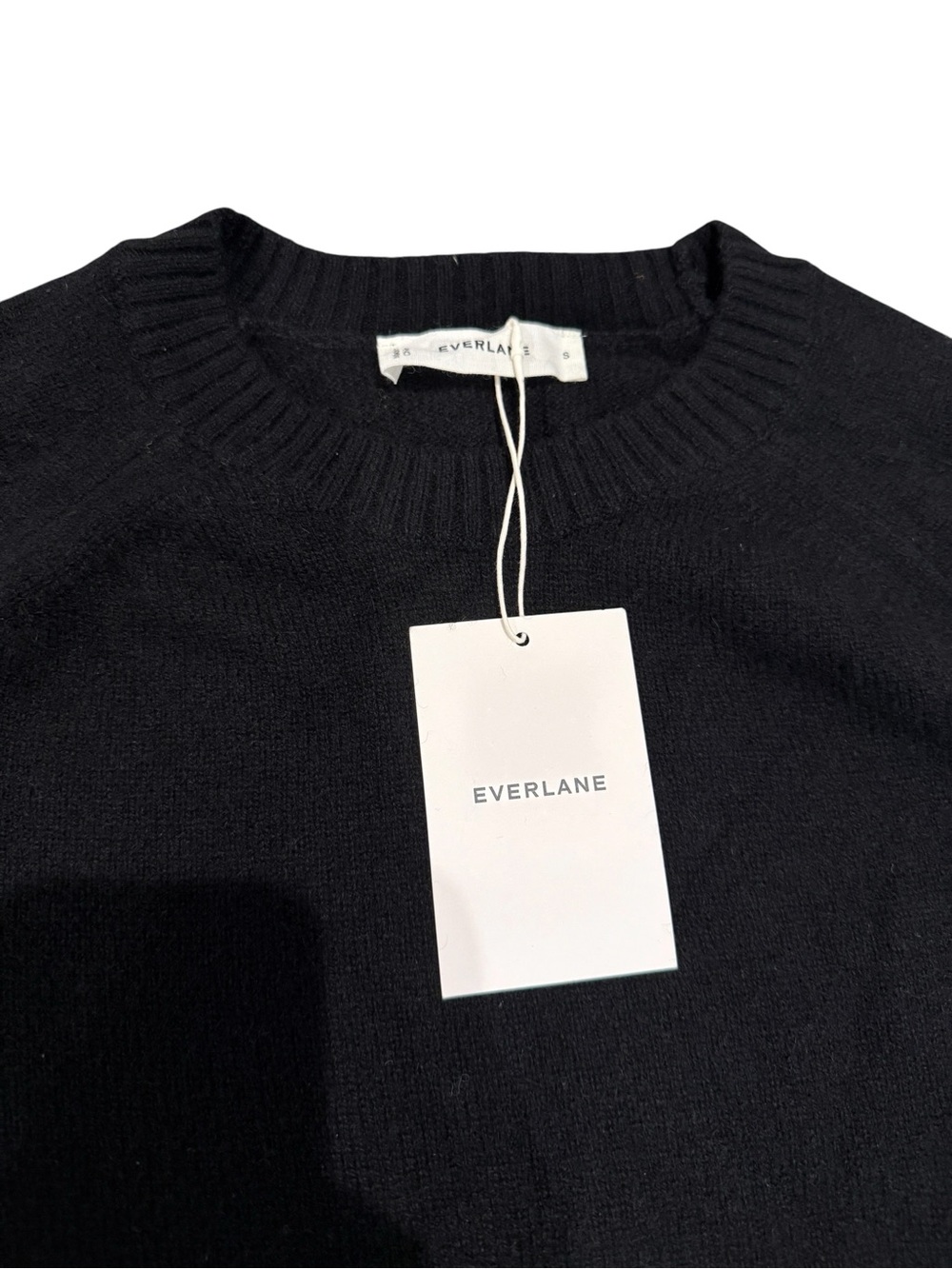 Everlane The Boxy Crew in Cashmere (Black) - Picture 4 of 12